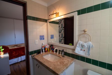 Casa à venda com 380m², 4 quartos e 3 vagas Casa à venda com 380m², 4 quartos e 3 vagasBanheiro da Suíte 3