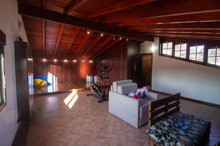 Casa à venda com 380m², 4 quartos e 3 vagas Casa à venda com 380m², 4 quartos e 3 vagasSótão