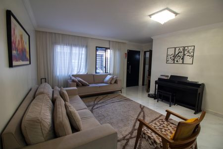 Casa à venda com 380m², 4 quartos e 3 vagas Casa à venda com 380m², 4 quartos e 3 vagasSala