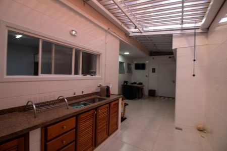 Casa à venda com 380m², 4 quartos e 3 vagas Casa à venda com 380m², 4 quartos e 3 vagasÁrea comum