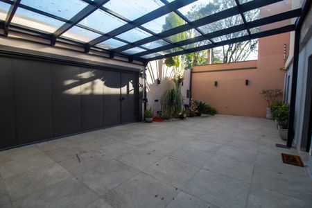 Casa à venda com 380m², 4 quartos e 3 vagas Casa à venda com 380m², 4 quartos e 3 vagasÁrea comum