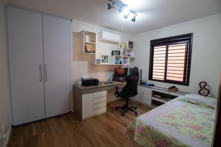 Casa à venda com 380m², 4 quartos e 3 vagas Casa à venda com 380m², 4 quartos e 3 vagasQuarto 1