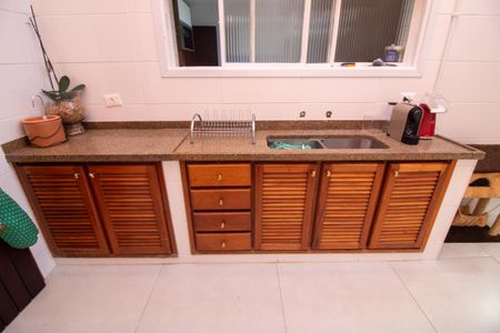 Casa à venda com 380m², 4 quartos e 3 vagas Casa à venda com 380m², 4 quartos e 3 vagasÁrea comum