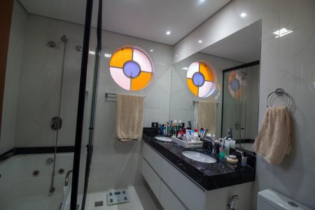 Casa à venda com 380m², 4 quartos e 3 vagas Casa à venda com 380m², 4 quartos e 3 vagasBanheiro da Suíte 4