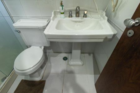 Banheiro Social de kitnet/studio para alugar com 1 quarto, 32m² em Centro, Pinhais