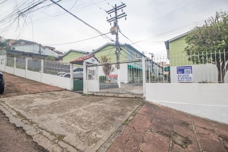 Casa à venda com 42m², 2 quartos e 1 vaga Casa à venda com 42m², 2 quartos e 1 vagaFachada