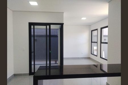 Casa à venda com 92m², 3 quartos e 2 vagas