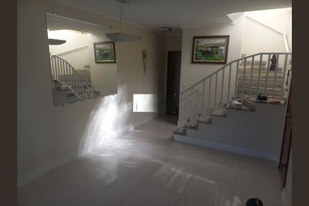 Casa à venda com 136m², 3 quartos e 5 vagas