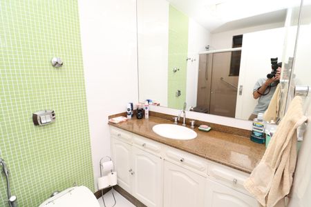 Apartamento à venda com 154m², 4 quartos e 2 vagasBanheiro Social