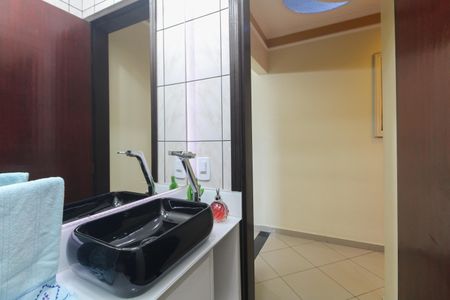 Casa à venda com 268m², 4 quartos e 6 vagas Casa à venda com 268m², 4 quartos e 6 vagasLavabo