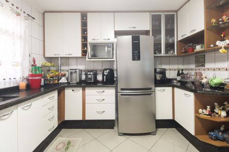 Casa à venda com 268m², 4 quartos e 6 vagas Casa à venda com 268m², 4 quartos e 6 vagasCozinha