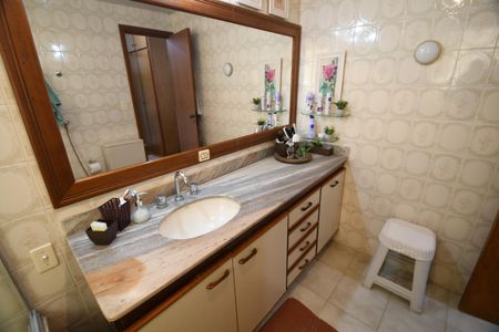 Apartamento à venda com 135m², 3 quartos e 1 vagaBanheiro da Suíte