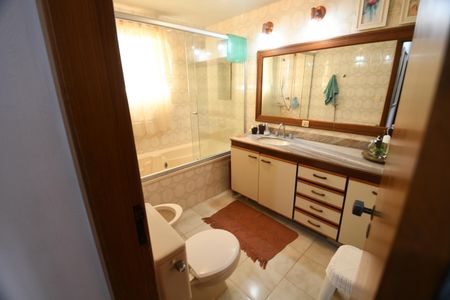 Apartamento à venda com 135m², 3 quartos e 1 vagaBanheiro da Suíte