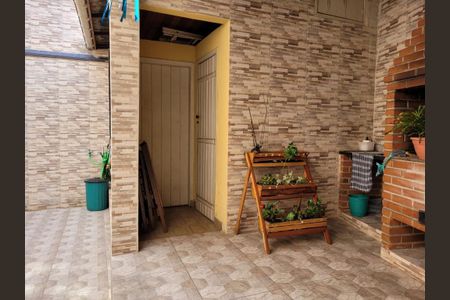 Casa à venda com 326m², 3 quartos e 2 vagasQuintal