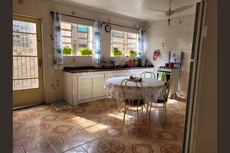 Casa à venda com 326m², 3 quartos e 2 vagasCozinha