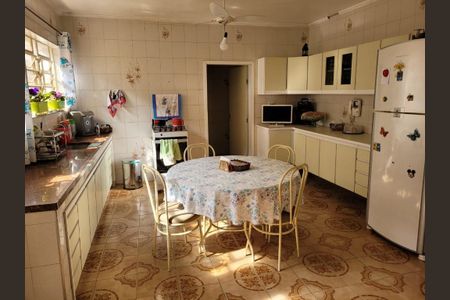 Casa à venda com 326m², 3 quartos e 2 vagasCozinha