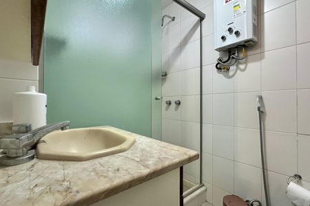 Apartamento à venda com 90m², 2 quartos e 2 vagas Apartamento à venda com 90m², 2 quartos e 2 vagasBanheiro da Suíte