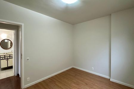 Apartamento à venda com 90m², 2 quartos e 2 vagas Apartamento à venda com 90m², 2 quartos e 2 vagasQuarto
