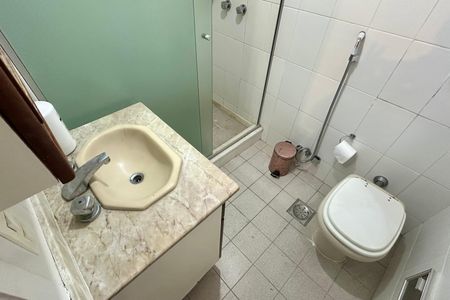 Apartamento à venda com 90m², 2 quartos e 2 vagas Apartamento à venda com 90m², 2 quartos e 2 vagasBanheiro da Suíte