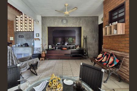 Casa à venda com 7 quartos, 225m² em Santa Rosa, Niterói