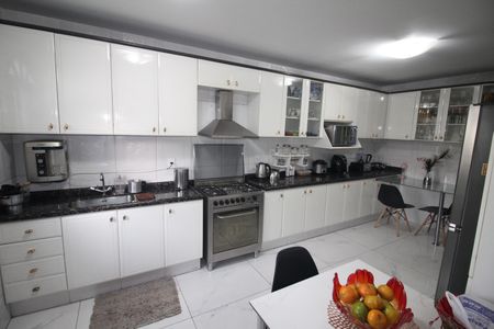 Casa para alugar com 243m², 4 quartos e 1 vagaCozinha