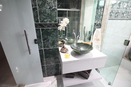 Casa para alugar com 243m², 4 quartos e 1 vagaBanheiro