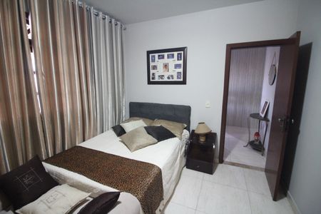 Casa para alugar com 243m², 4 quartos e 1 vagaQuarto 1