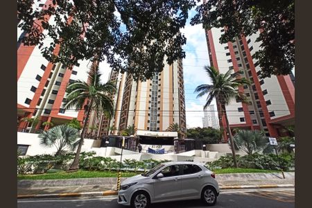 Apartamento para alugar com 76m², 3 quartos e 2 vagas Apartamento para alugar com 76m², 3 quartos e 2 vagasFachada