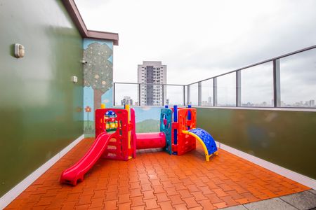 Apartamento para alugar com 45m², 2 quartos e 1 vaga Apartamento para alugar com 45m², 2 quartos e 1 vagaÁrea comum - Playground