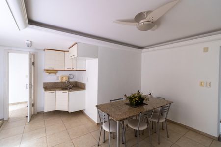 Apartamento à venda com 106m², 3 quartos e sem vaga Apartamento à venda com 106m², 3 quartos e sem vagaCozinha