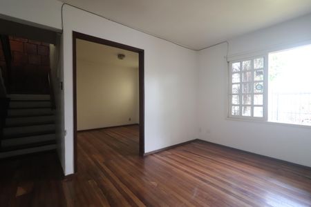 Casa à venda com 600m², 3 quartos e 5 vagasSala casa 02