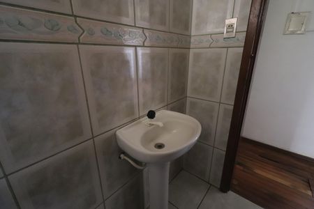 Casa à venda com 600m², 3 quartos e 5 vagasLavabo da casa 02