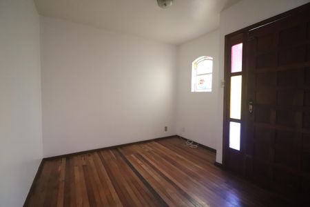 Casa à venda com 600m², 3 quartos e 5 vagasSala casa 02