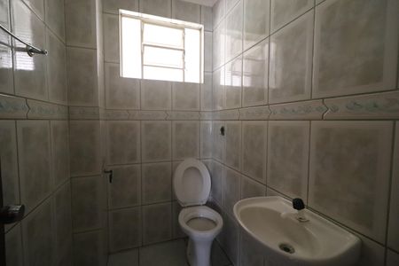 Casa à venda com 600m², 3 quartos e 5 vagasLavabo da casa 02