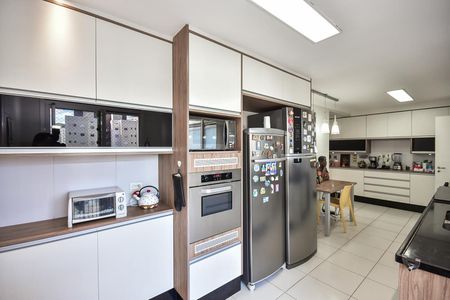 Apartamento à venda com 223m², 4 quartos e 4 vagasCozinha