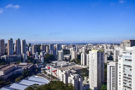 Apartamento à venda com 223m², 4 quartos e 4 vagasVista da Suíte 4