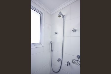 Apartamento à venda com 223m², 4 quartos e 4 vagasChuveiro da Suíte 1