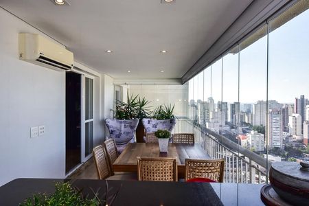 Apartamento à venda com 223m², 4 quartos e 4 vagasVaranda