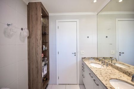 Apartamento à venda com 223m², 4 quartos e 4 vagasBanheiro Suíte 4