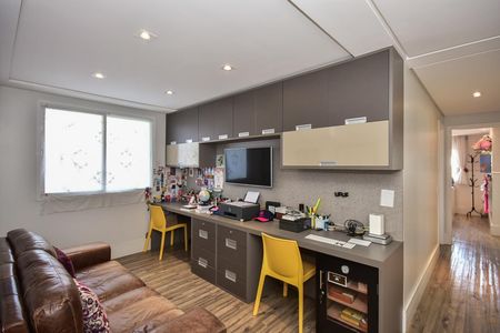 Apartamento à venda com 223m², 4 quartos e 4 vagasEscritório