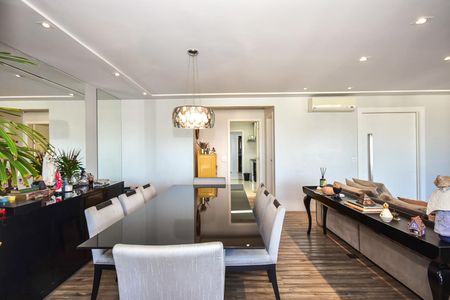 Apartamento à venda com 223m², 4 quartos e 4 vagasSala