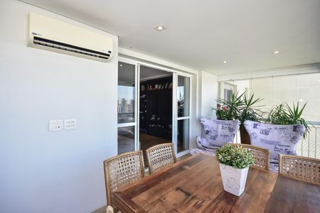 Apartamento à venda com 223m², 4 quartos e 4 vagasVaranda