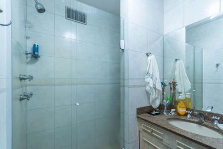 Apartamento à venda com 125m², 4 quartos e 1 vaga Apartamento à venda com 125m², 4 quartos e 1 vagaBanheiro Suíte