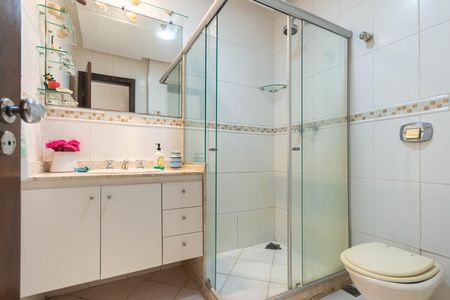 Apartamento à venda com 125m², 4 quartos e 1 vaga Apartamento à venda com 125m², 4 quartos e 1 vagaBanheiro 2