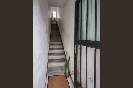 Apartamento à venda com 80m², 3 quartos e sem vaga Apartamento à venda com 80m², 3 quartos e sem vagaEscada