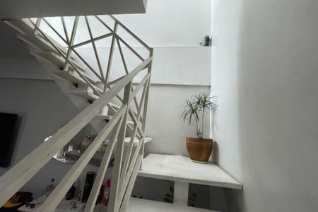 Apartamento para alugar com 250m², 3 quartos e 3 vagas Apartamento para alugar com 250m², 3 quartos e 3 vagasEscada