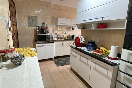 Apartamento para alugar com 250m², 3 quartos e 3 vagas Apartamento para alugar com 250m², 3 quartos e 3 vagasCozinha