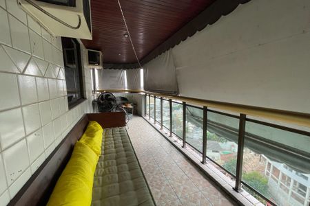 Apartamento para alugar com 250m², 3 quartos e 3 vagas Apartamento para alugar com 250m², 3 quartos e 3 vagasVaranda