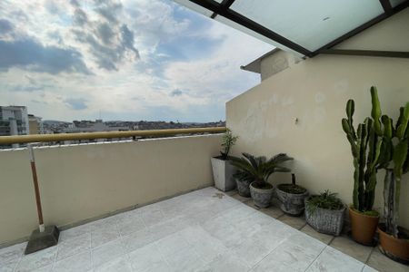 Apartamento para alugar com 250m², 3 quartos e 3 vagas Apartamento para alugar com 250m², 3 quartos e 3 vagasVaranda