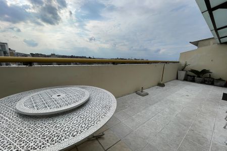 Apartamento para alugar com 250m², 3 quartos e 3 vagas Apartamento para alugar com 250m², 3 quartos e 3 vagasVaranda